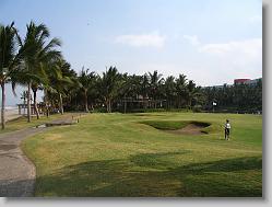 Par 3 looking into the resort.