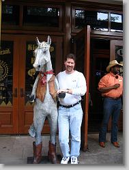 Glenn makes a friend at the Wildhorse Saloon.