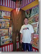 World's tallest man, and Glenn (I'm 6' 1)