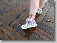 henna tatoo and chucks